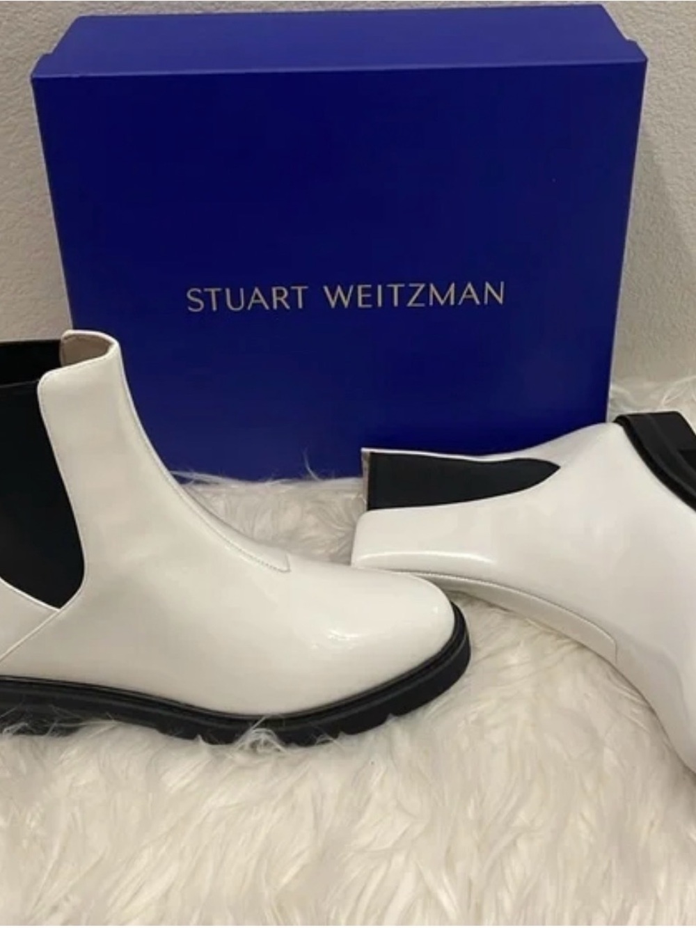 Stuart Weitzman White Leather Chelsea Boot with Black Elastic Lug Sole NWT 34.5